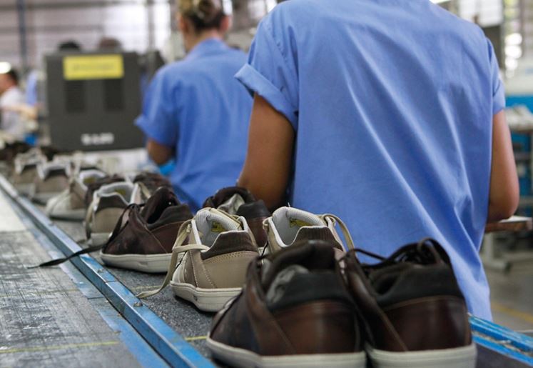 so much Amphibious Semicircle RS começa o ano como o principal exportador de calçados do País - FETRANSUL